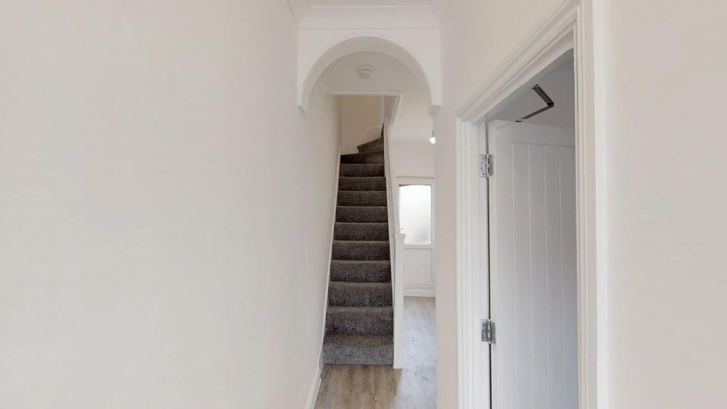 Property photo 3 of 5 Photo