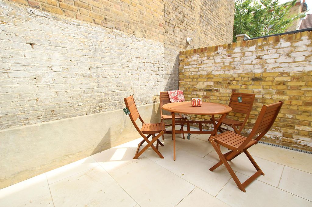 Property photo 2 of 8