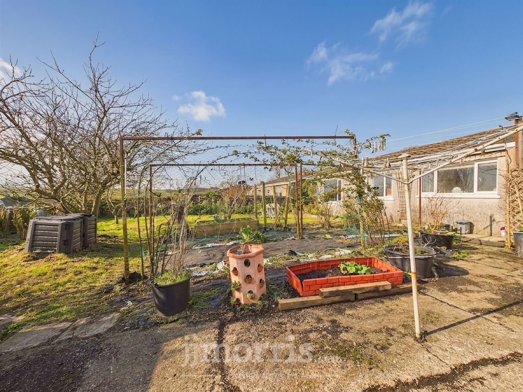 Property photo 2 of 33