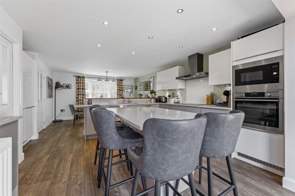 Property photo 3 of 38 1Nightingalewayweb31.Jpg