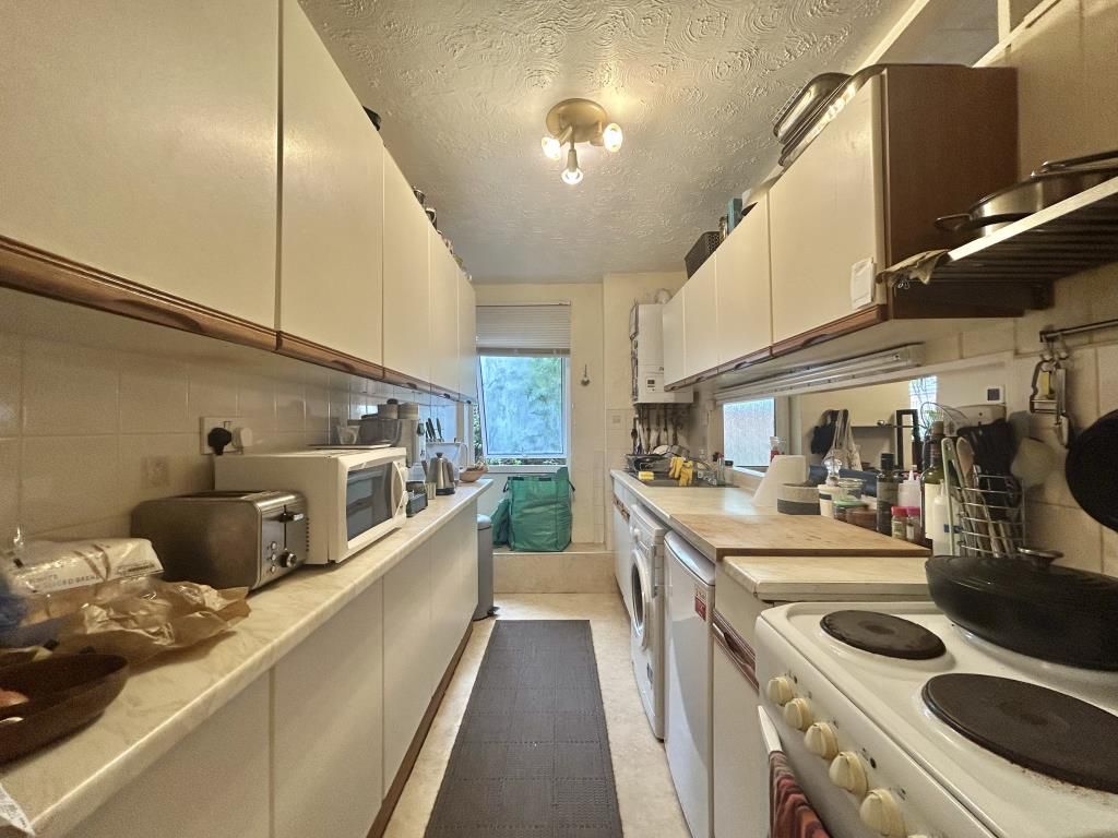 Property photo 2 of 7 Kitchen