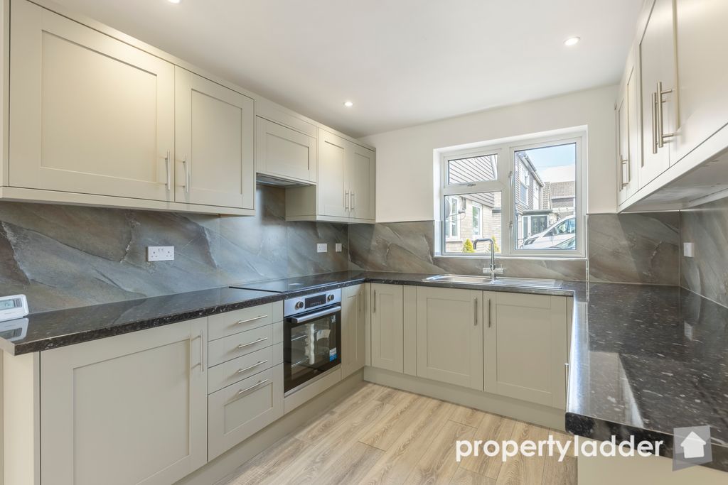Property photo 3 of 17 Pl-2