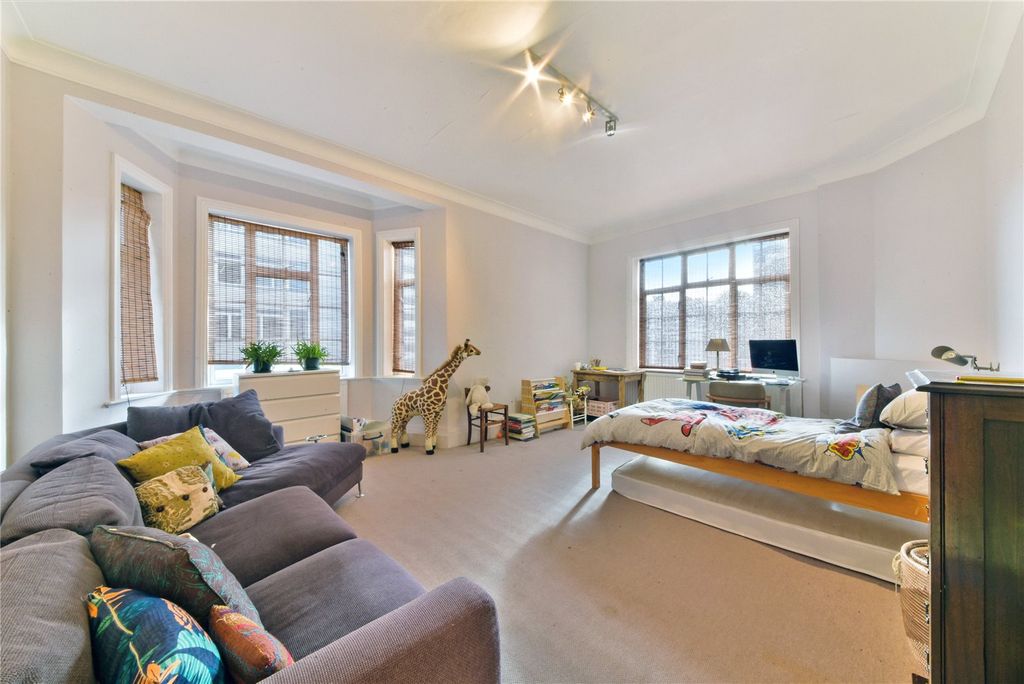 Property photo 3 of 11 Picture No. 12