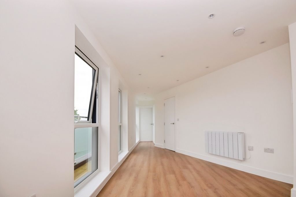 Property photo 3 of 6 8B9d7cd0-Crownage...