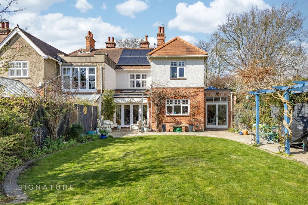 Property photo 2 of 28