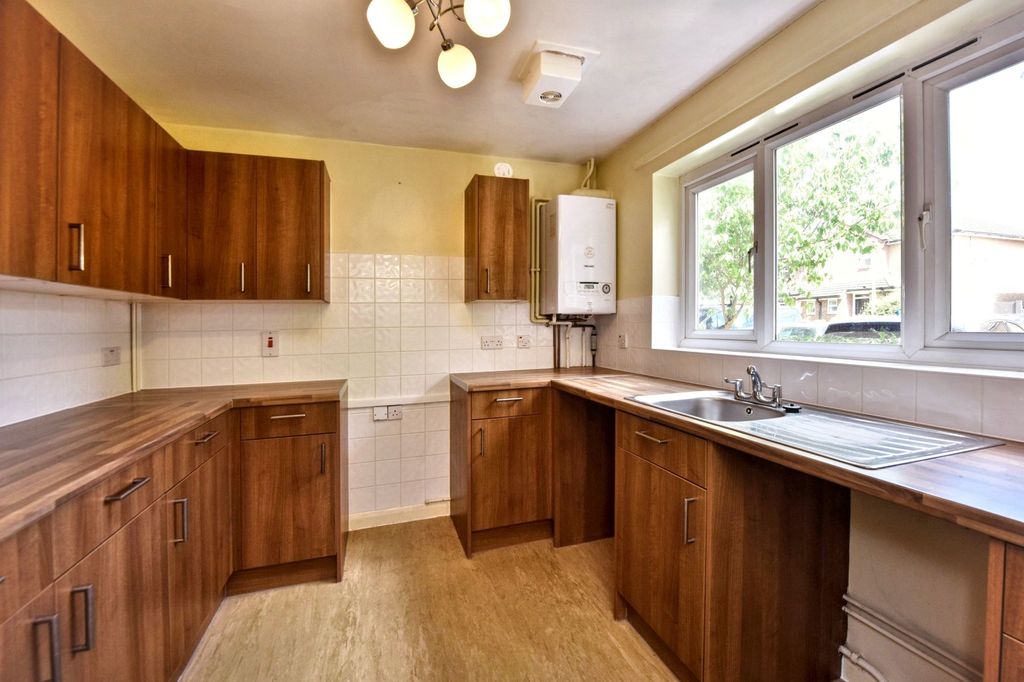 Property photo 2 of 13 5 Dobsons Close, Rayleigh, Essex, Ss6 7Nz