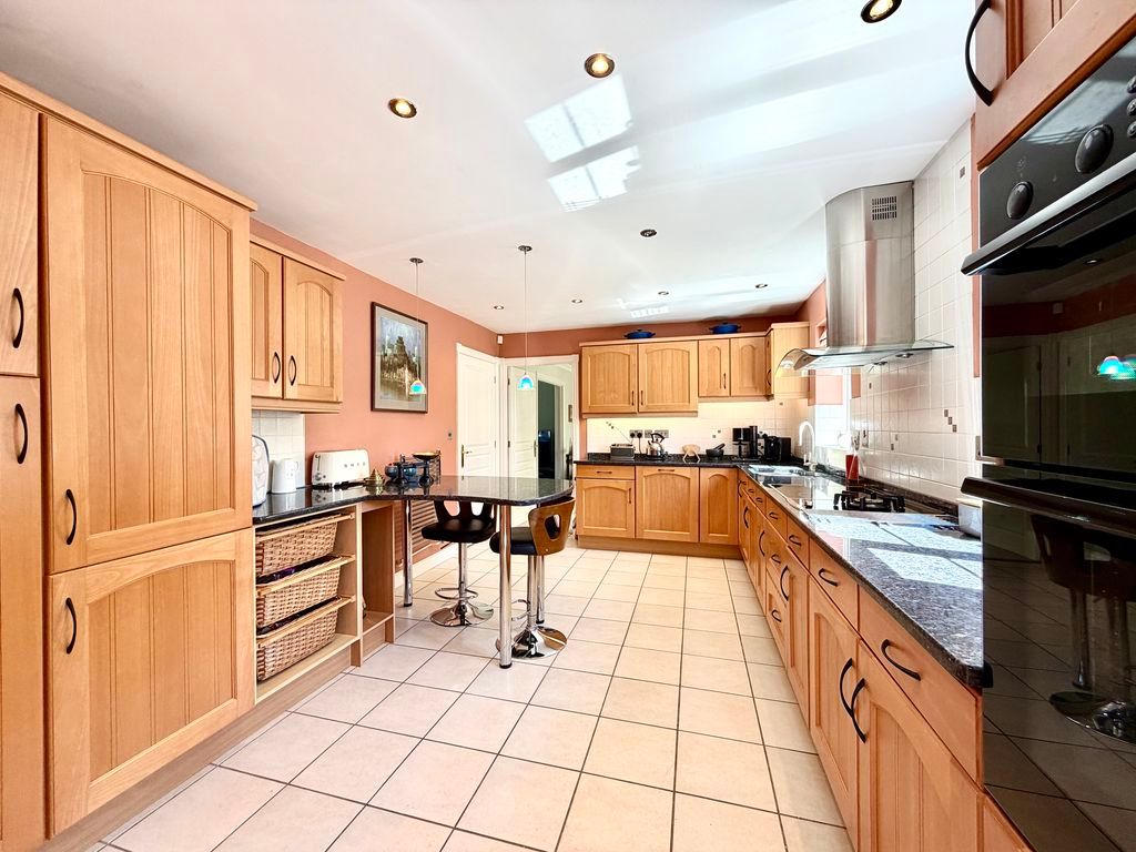 Property photo 3 of 32 Kitchen