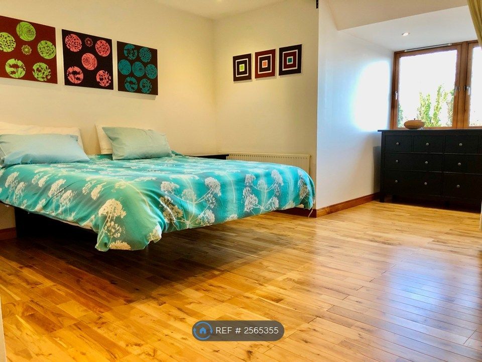 Property photo 3 of 9 Master En-Suite Bedroom View 2