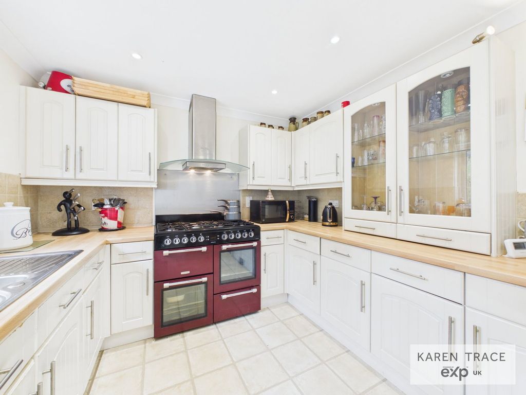 Property photo 2 of 33