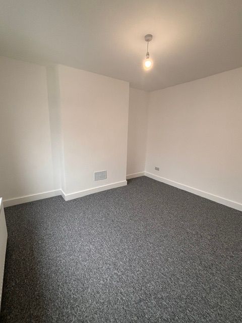 Property photo 2 of 10 Bedroom 1