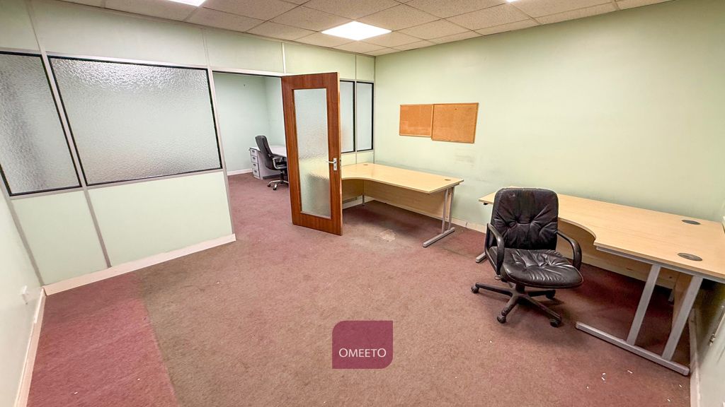 Property photo 3 of 10 Office