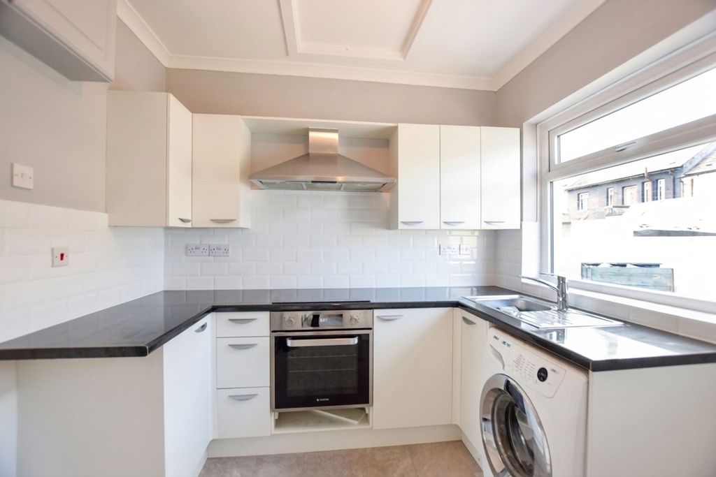 Property photo 2 of 8 Kitchen