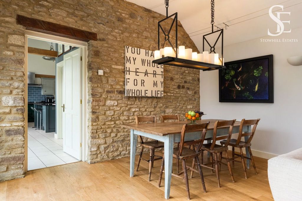 Property photo 3 of 19 Dining Area