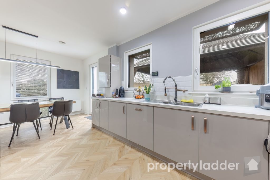 Property photo 3 of 29 Pl-33