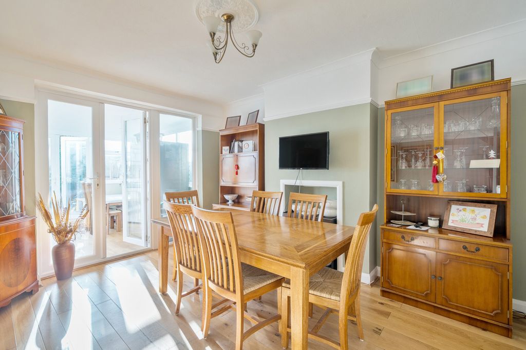 Property photo 3 of 16 Dining Room