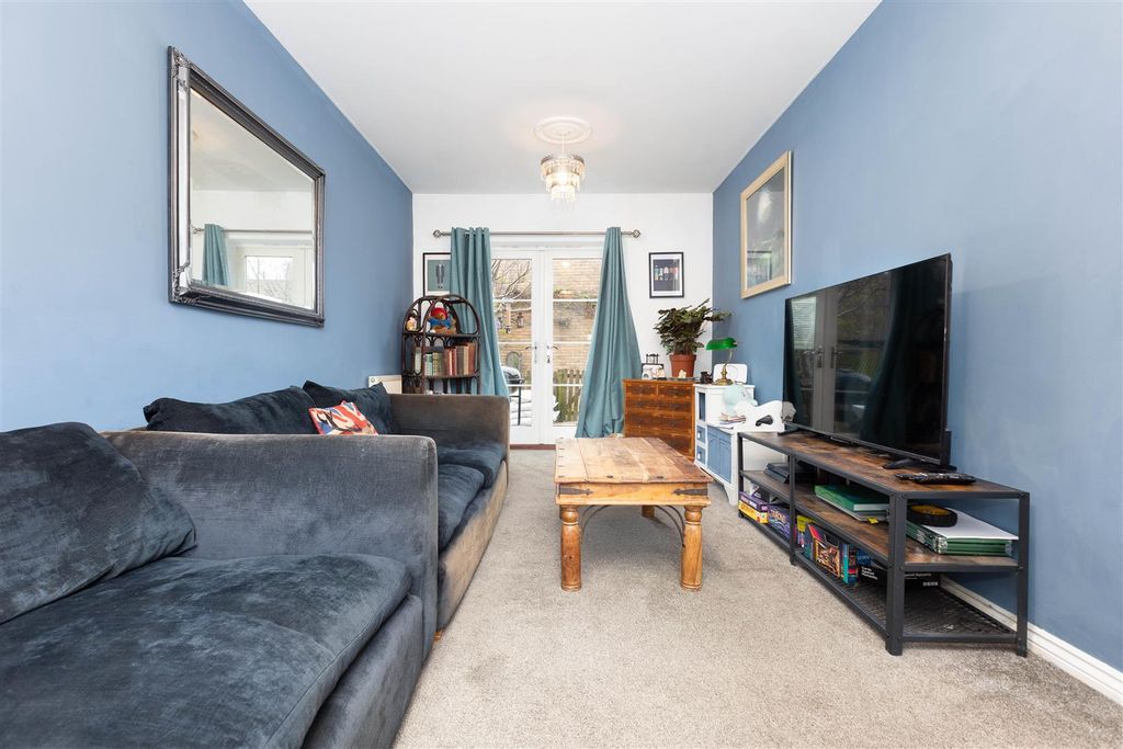 Property photo 2 of 20 Lounge