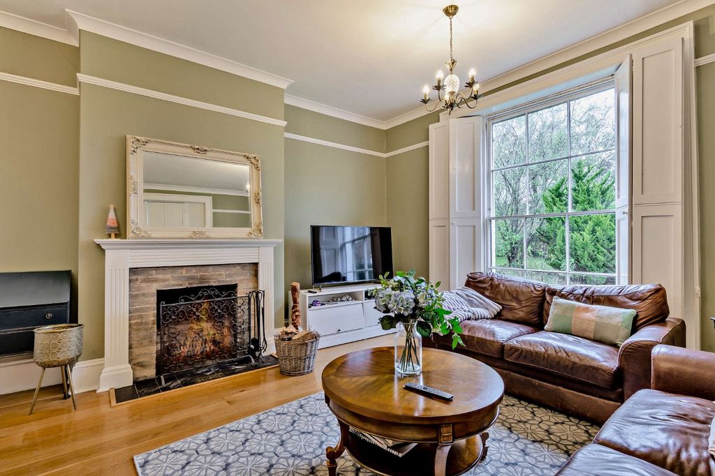 Property photo 2 of 15 Sitting Room