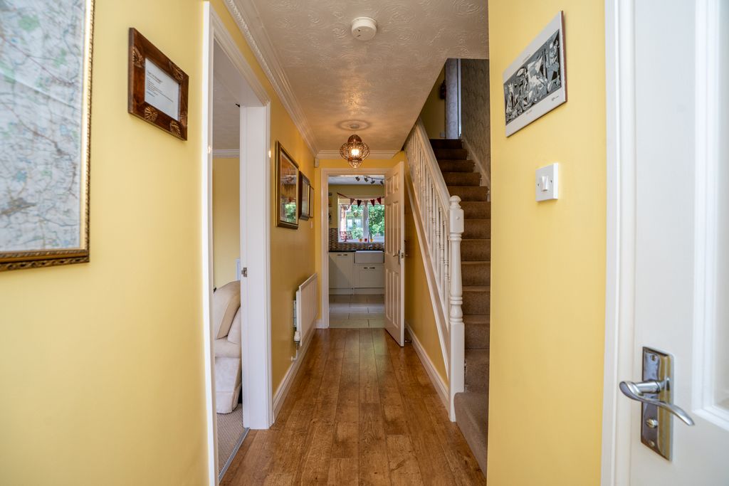 Property photo 2 of 35 Hallyway