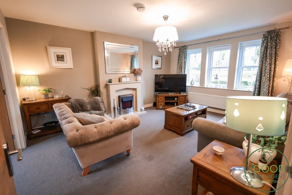 Property photo 2 of 28