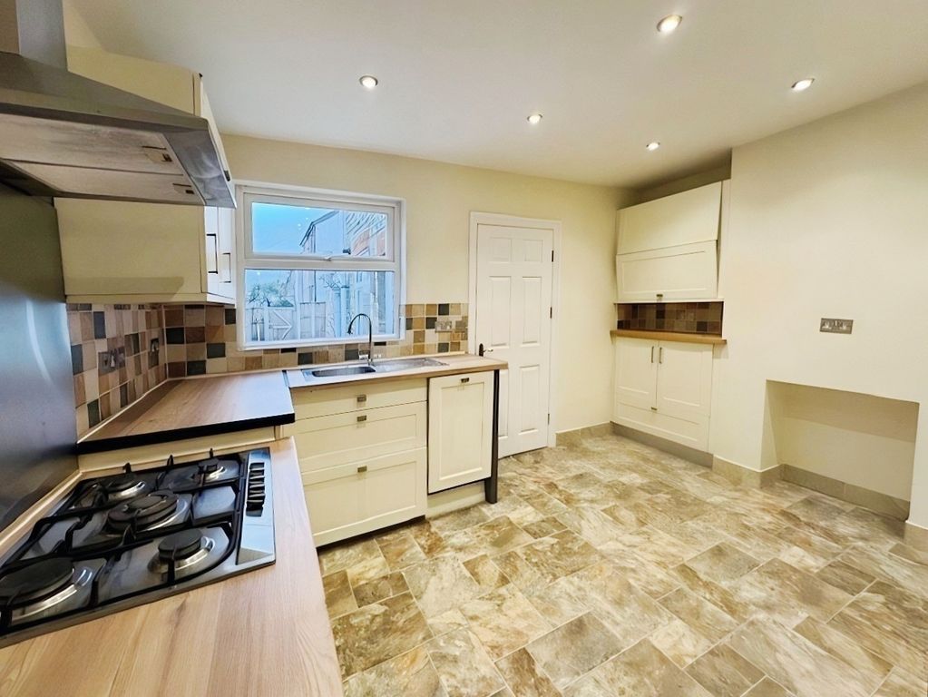 Property photo 2 of 23