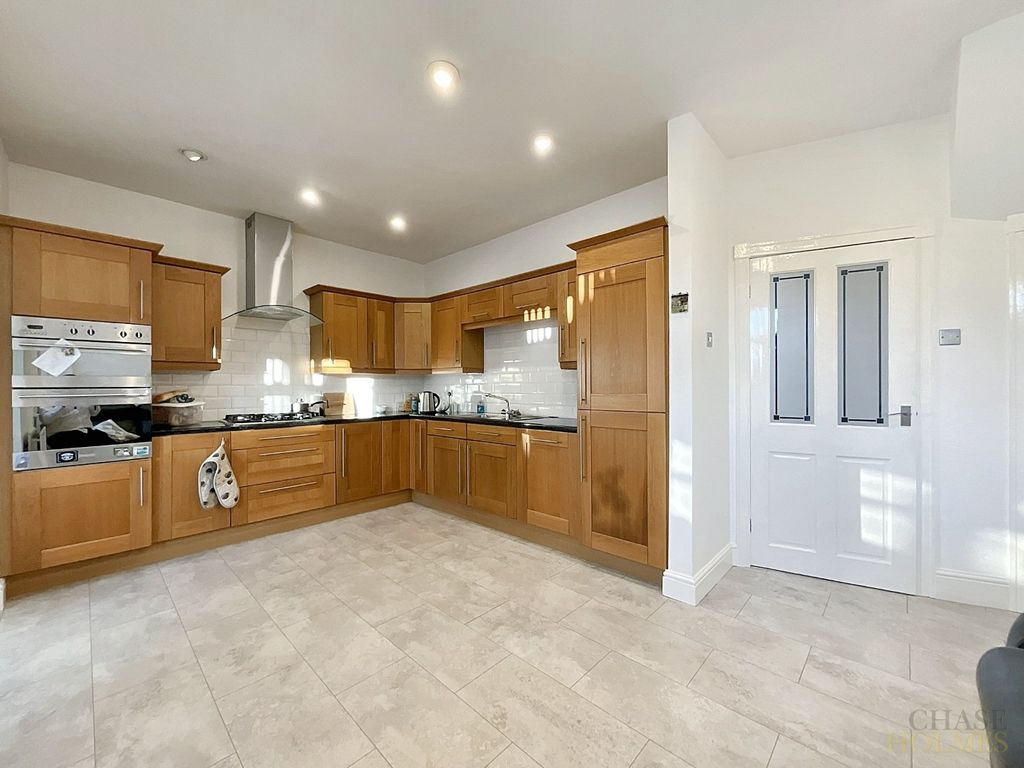 Property photo 3 of 21 4681456