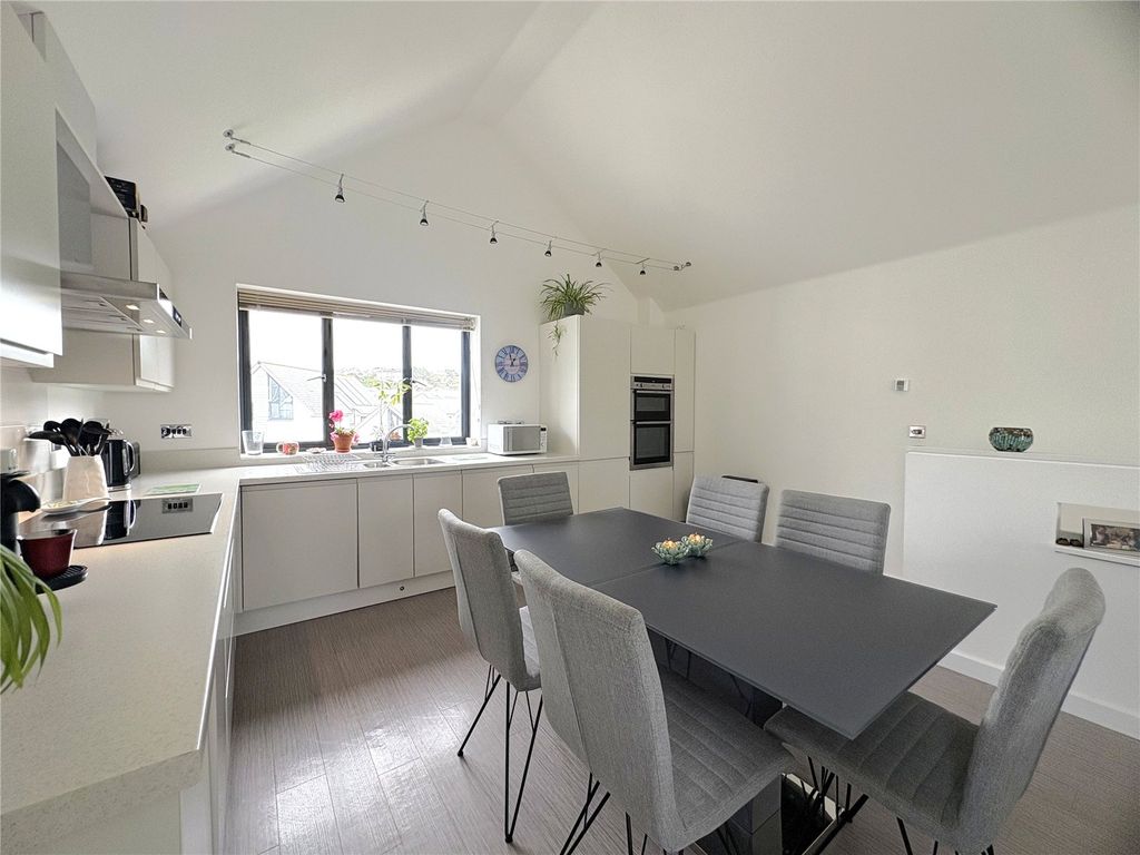 Property photo 2 of 14 Picture No. 10