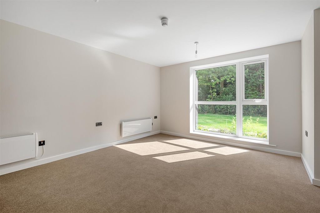 Property photo 2 of 10 Bedroom