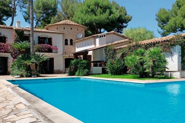 Property photo 1 of 2