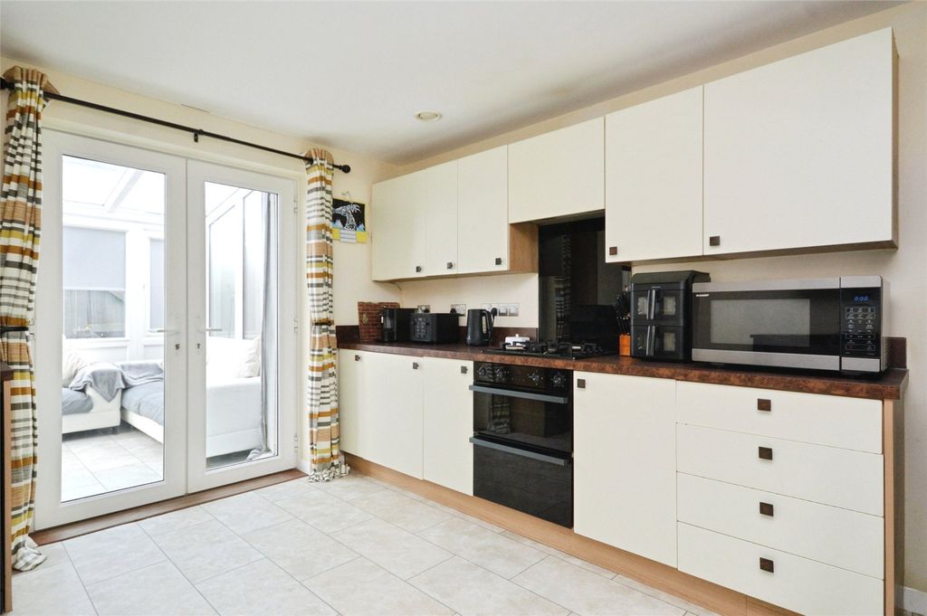 Property photo 2 of 10 Picture No. 12