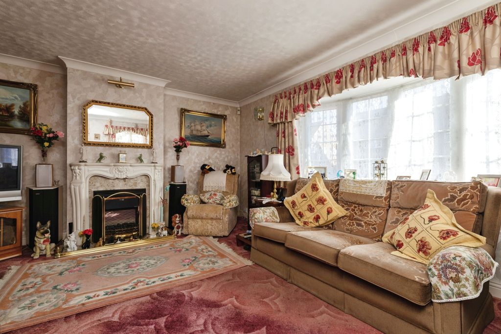 Property photo 3 of 9