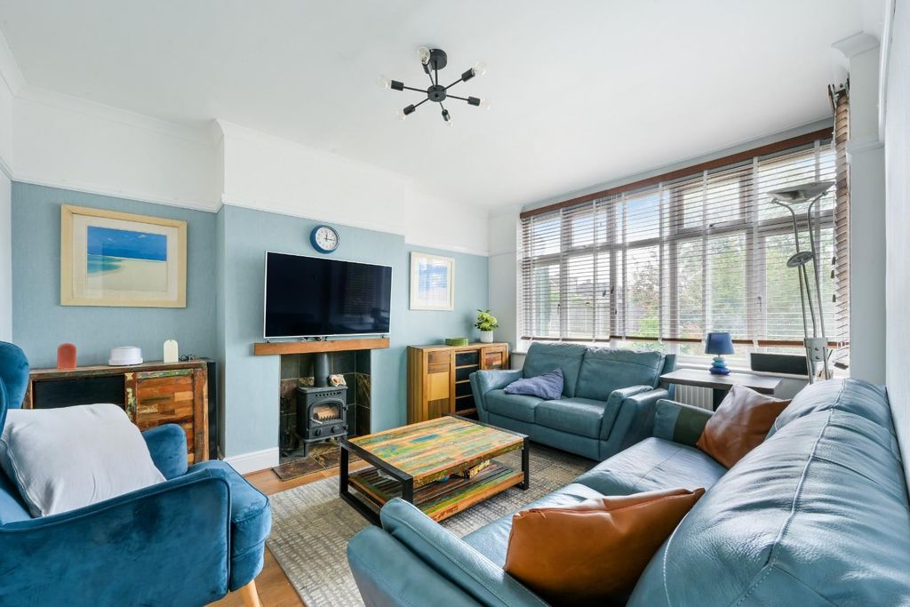 Property photo 2 of 14 Eastcroft Road