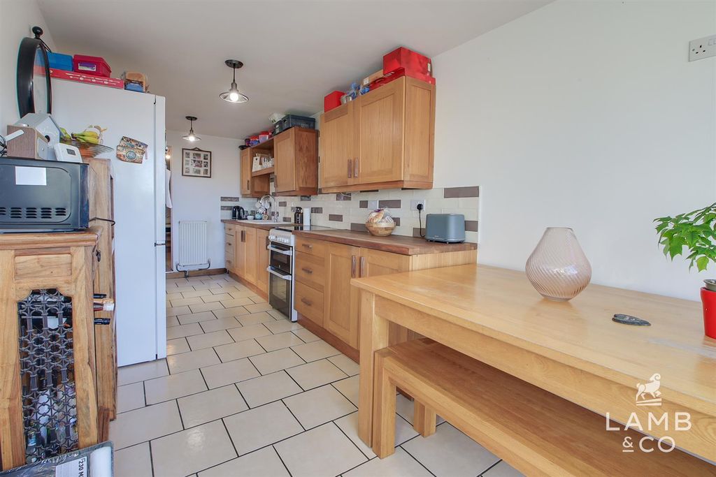 Property photo 2 of 22