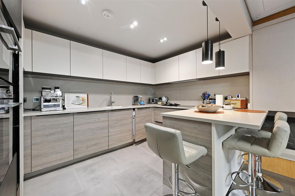 Property photo 3 of 9 Hammersmith Grove