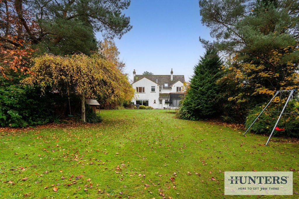 Property photo 1 of 30 100426_95 Westgate Guiseley  (30) - Copy_Low.Jpg