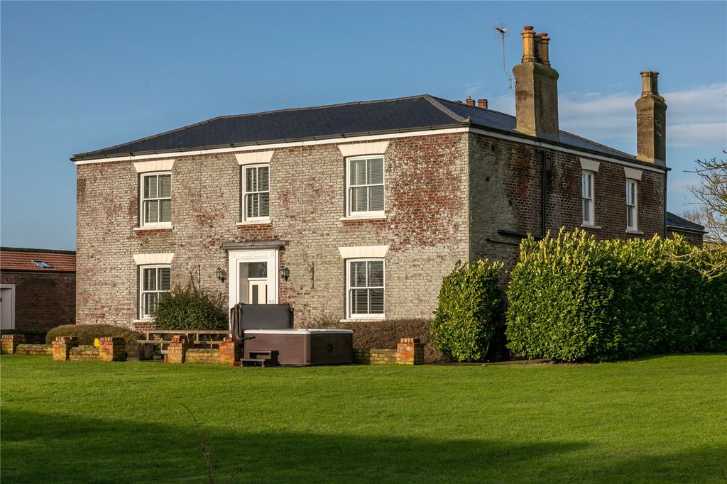 Property photo 3 of 27 Picture No. 14