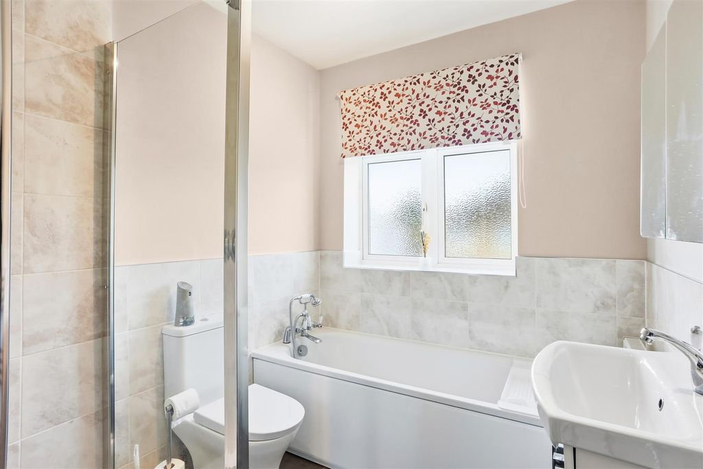 Property photo 3 of 20 1577563810 - 15 Barrow Avenue Sm5 - 18.Jpg