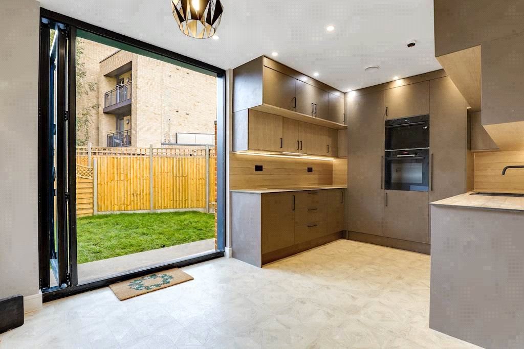 Property photo 1 of 15 Picture No. 13