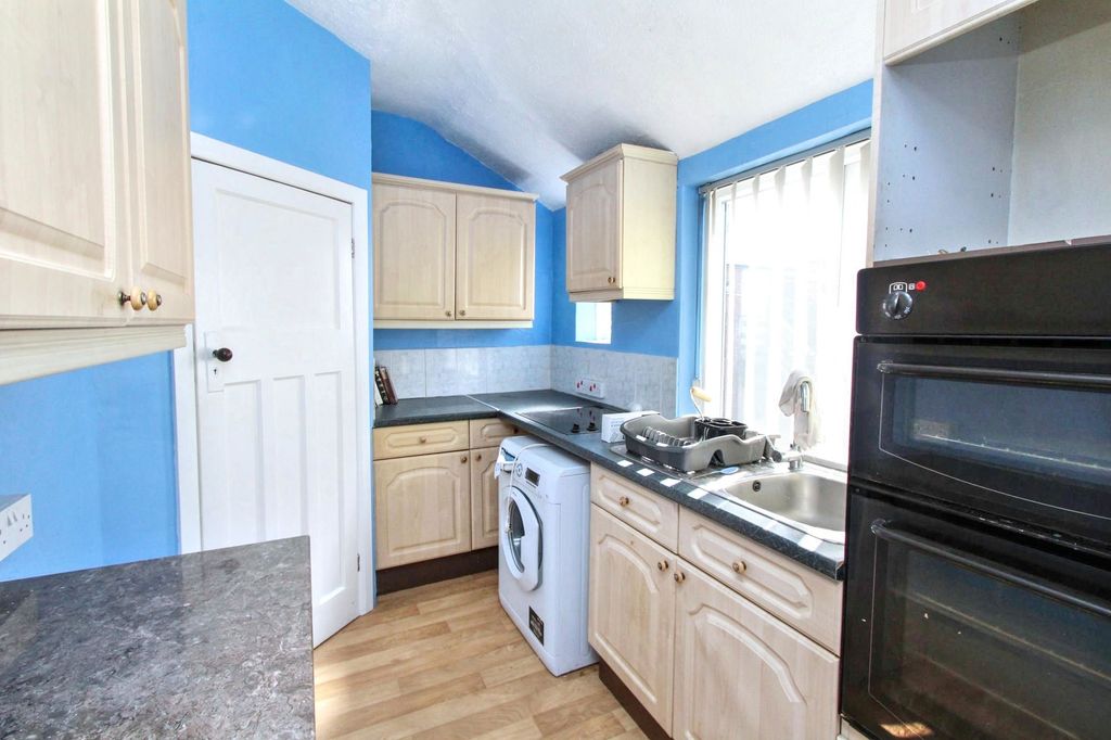 Property photo 2 of 16