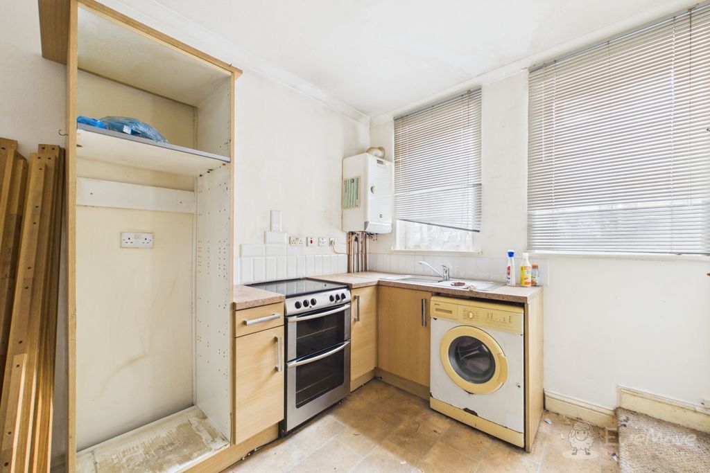 Property photo 2 of 18 Kitchen