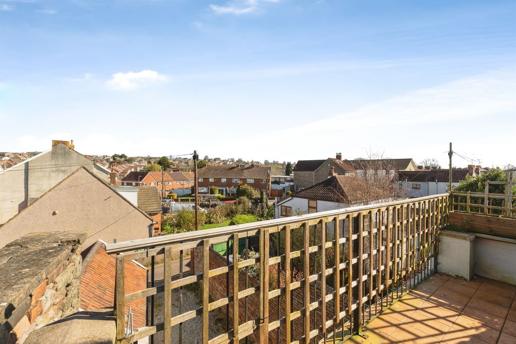 Property photo 3 of 14