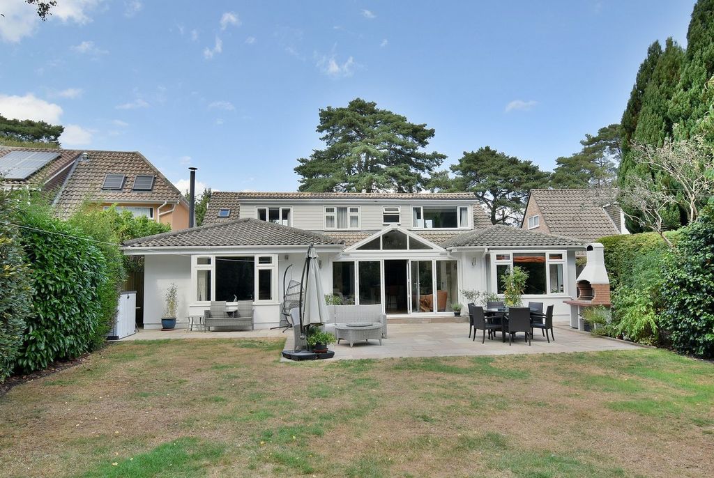 Property photo 2 of 28