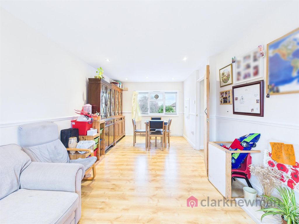 Property photo 2 of 12 Lounge/Diner