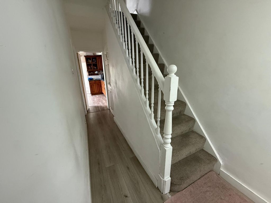 Property photo 3 of 40
