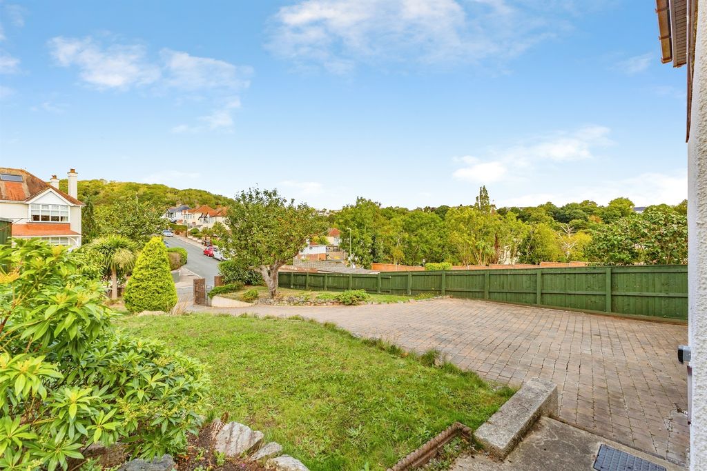 Property photo 3 of 47