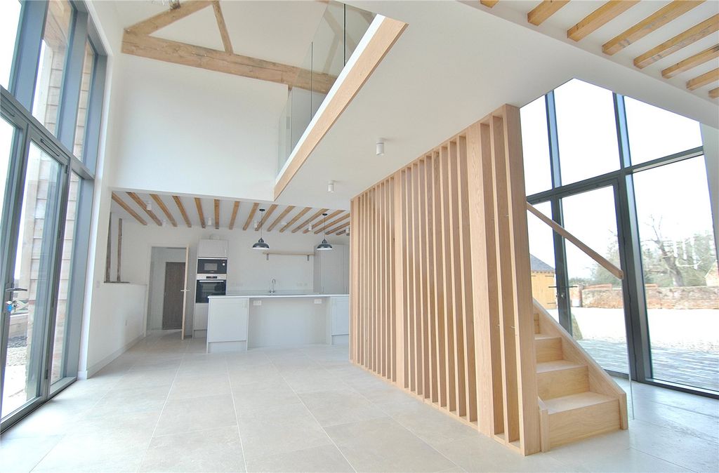 Property photo 2 of 23 Picture No. 11