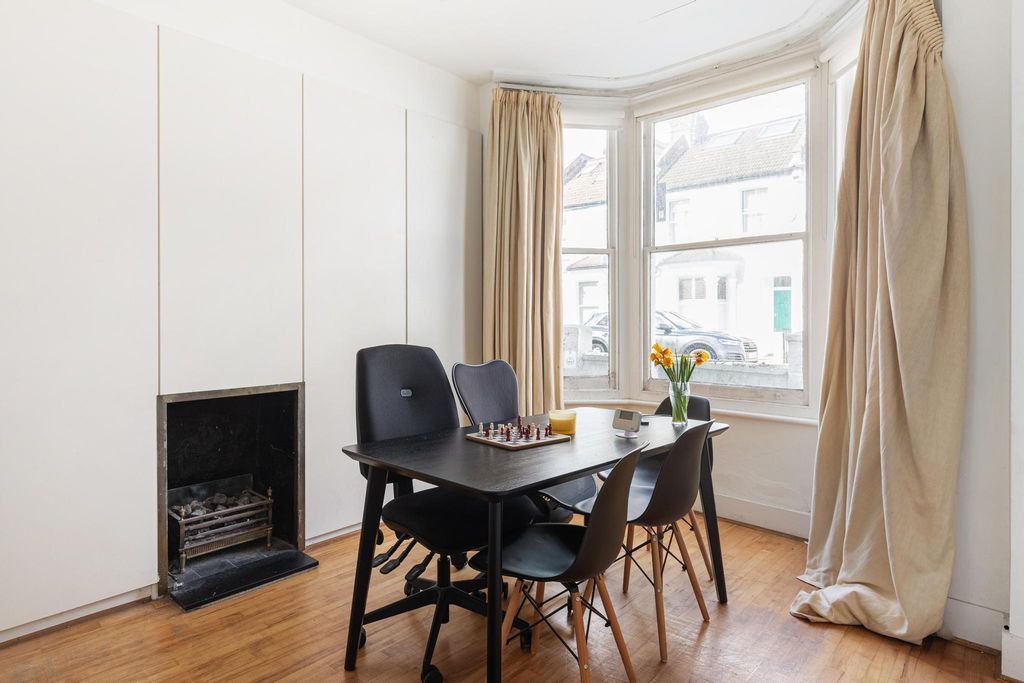 Property photo 2 of 18 Image