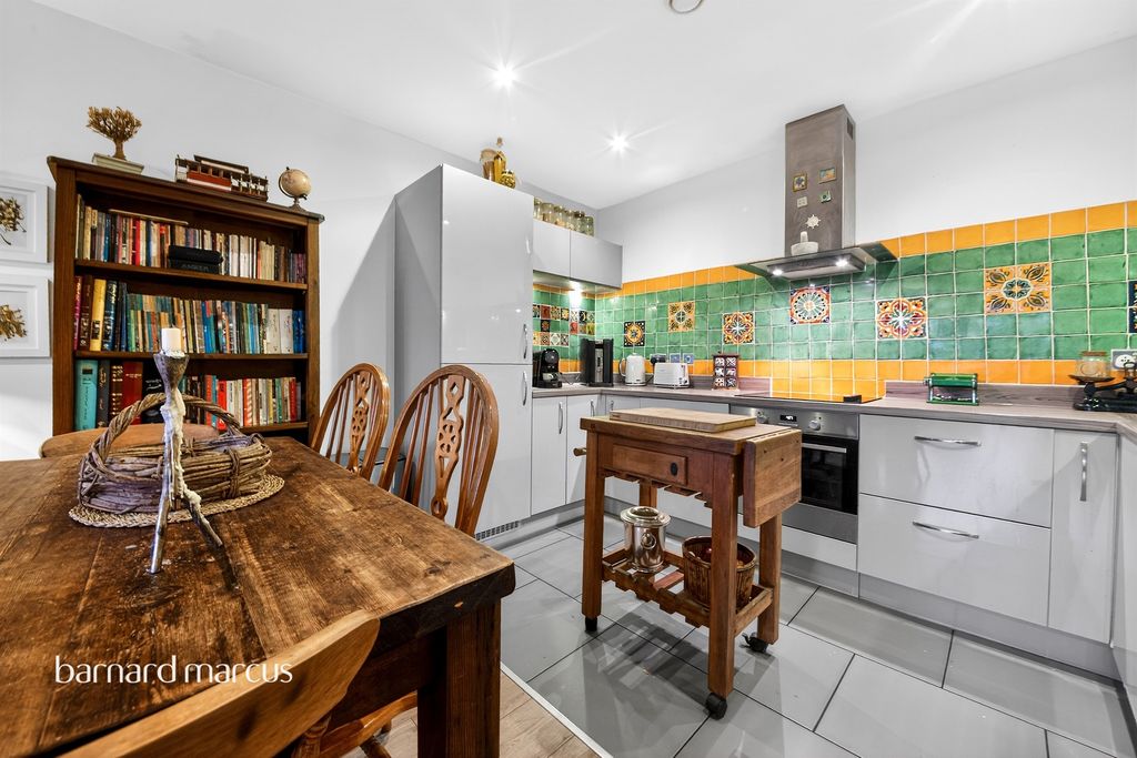 Property photo 3 of 16