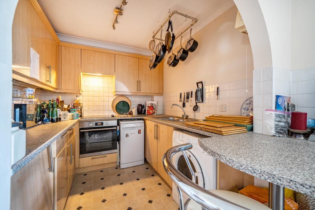 Property photo 2 of 10 Kitchen