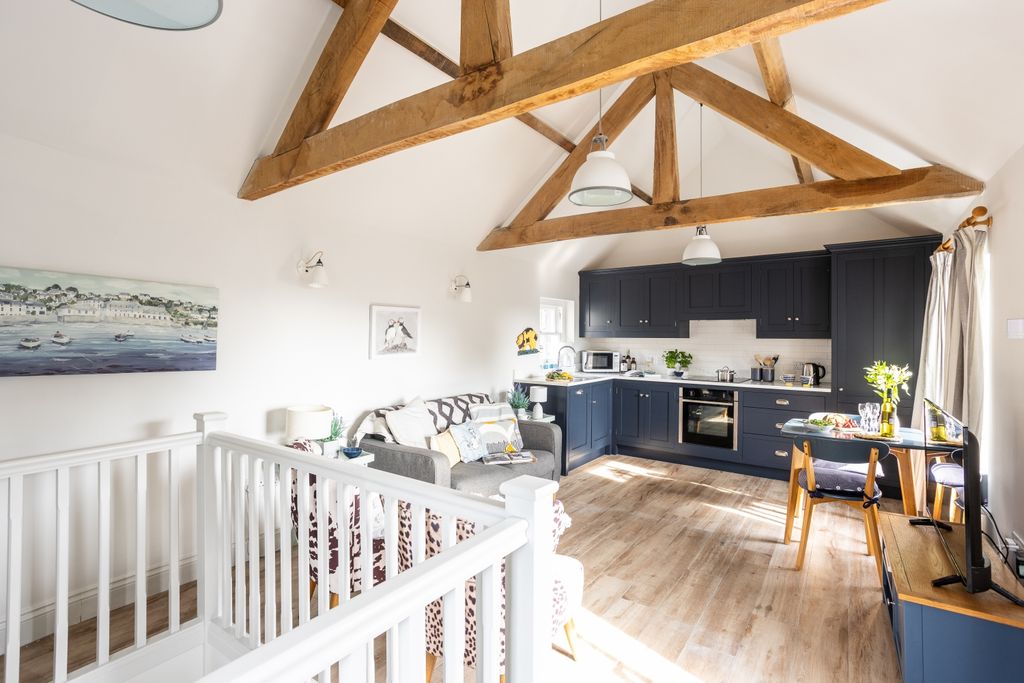 Property photo 3 of 13 58400103