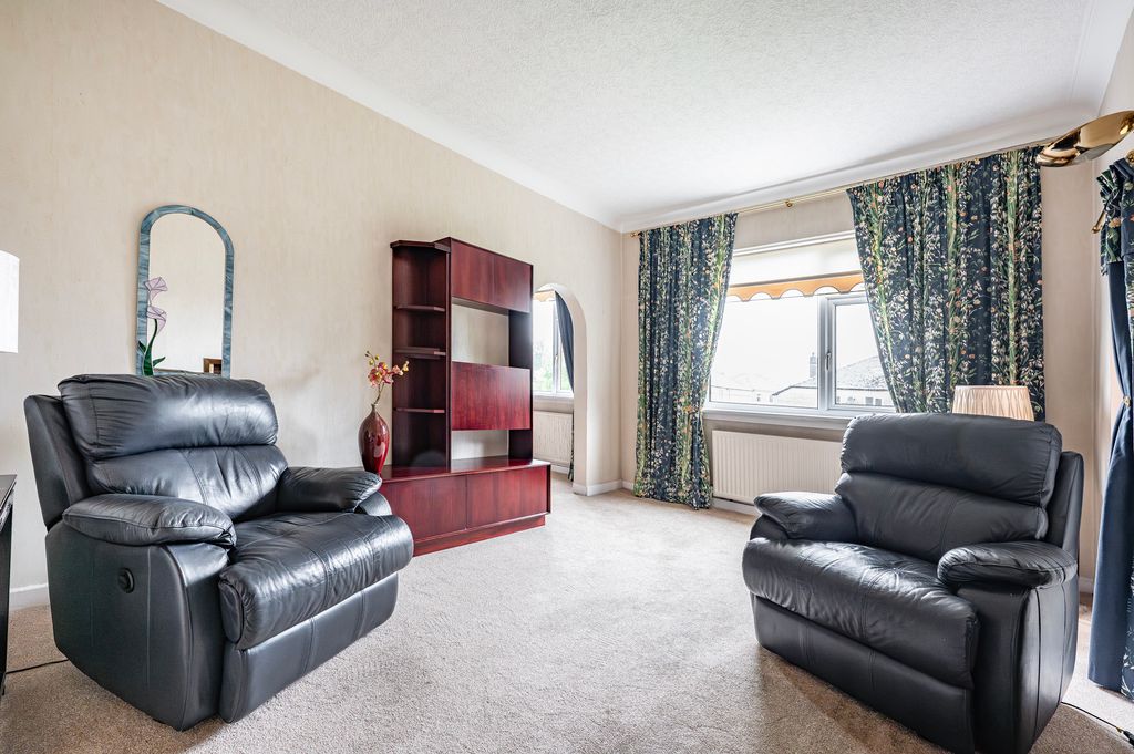 Property photo 2 of 39